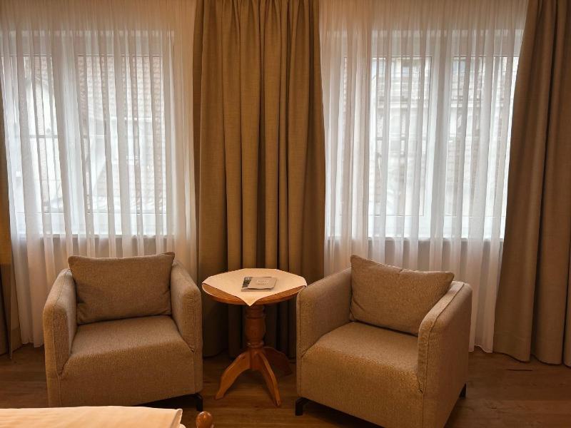 Double Room image 3
