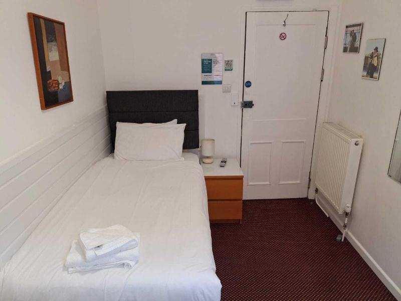 Single Room image 1