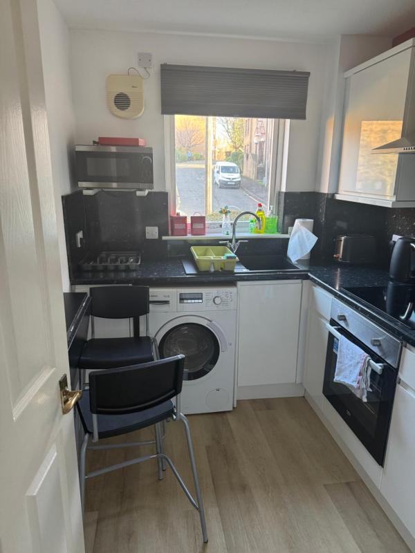 One-Bedroom Apartment image 4