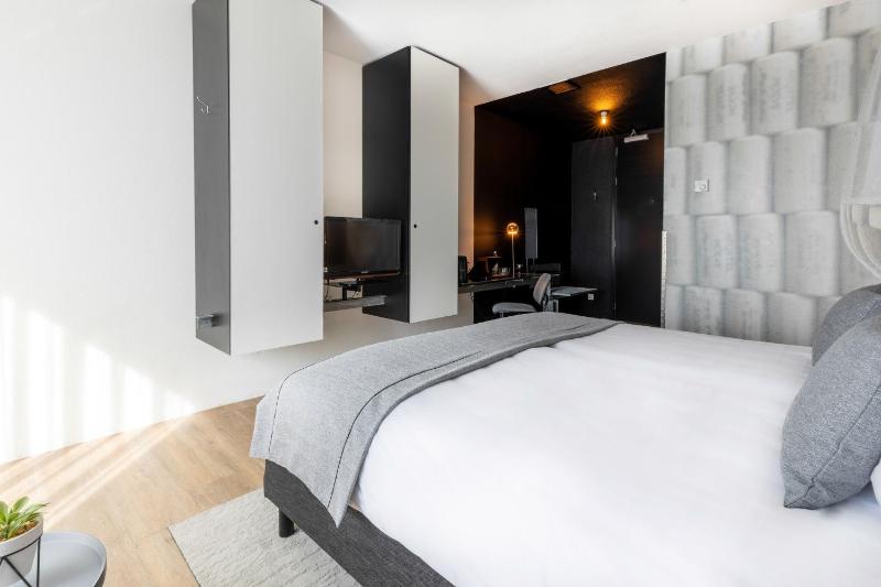 Standard Room with Two Single Beds image 4