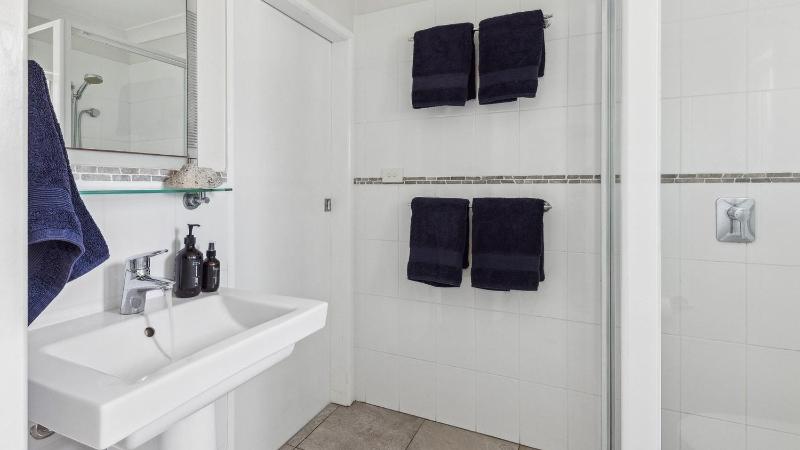 Beachdrift - Pet-Friendly Escape Just Steps to Pippi Beach - Holiday Yamba - image 4
