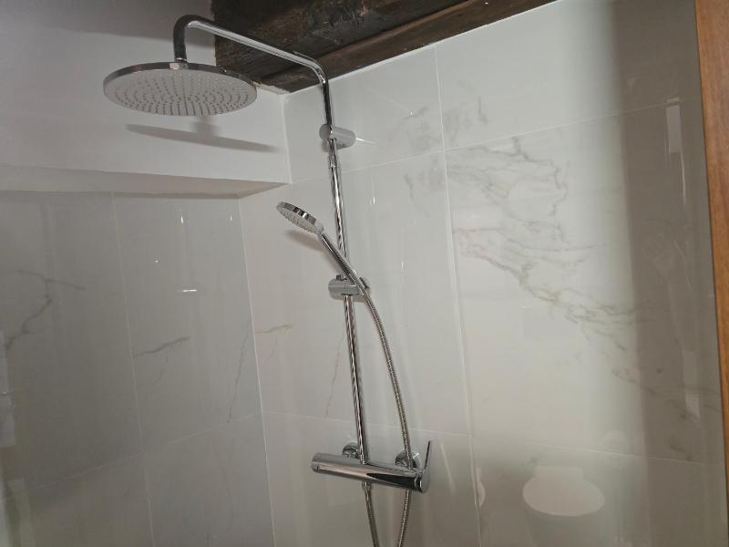 Standard Triple Studio image 2