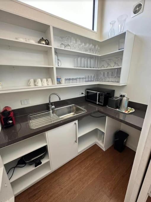 Huge & Stylish on Shotover 4 Bedrooms - image 33