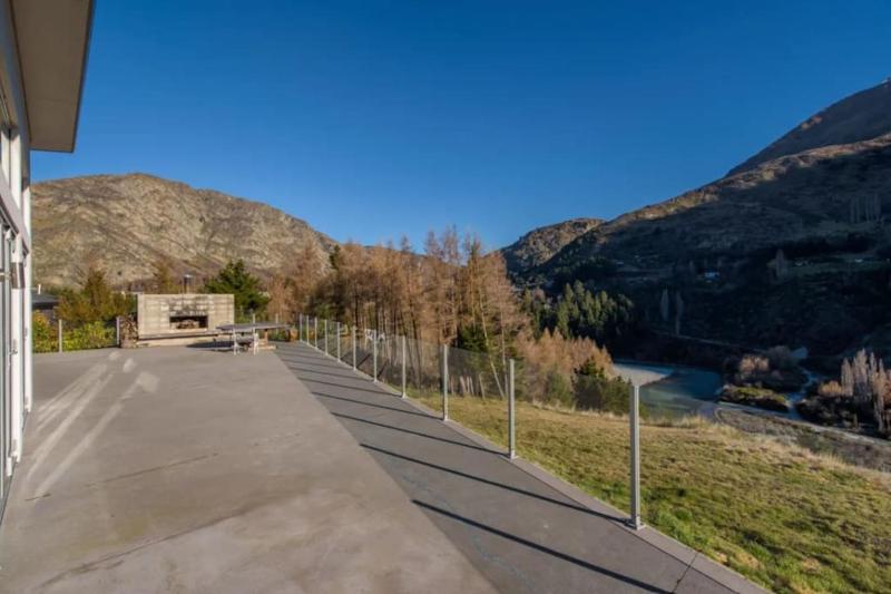 Huge & Stylish on Shotover 4 Bedrooms - image 34