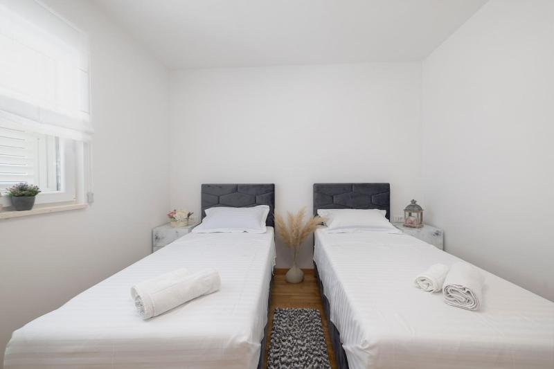 Apartments with parking space Makarska - 23931 - image 3