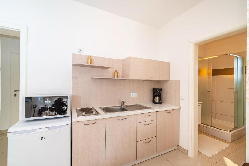 Family-friendly apartments with swimming pool Vir - 23976 - image 16