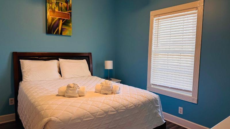 Absolutely Adorable condo in the center of MB - image 7
