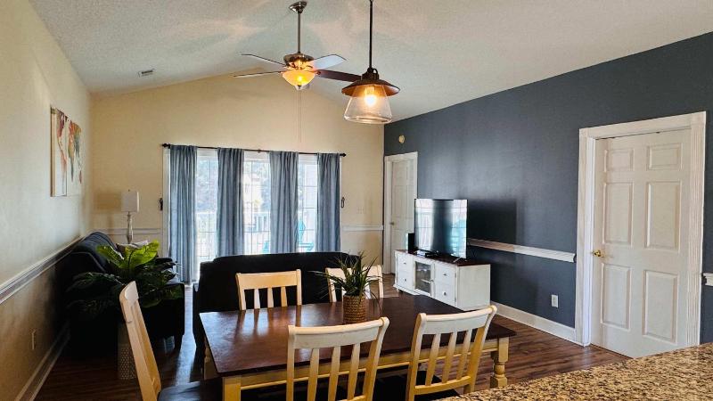 Absolutely Adorable condo in the center of MB - image 3