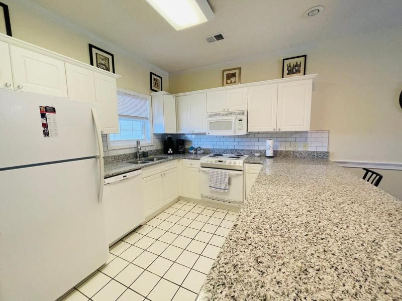 Absolutely Adorable condo in the center of MB - image 18