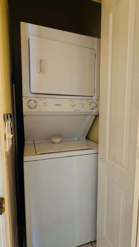 Absolutely Adorable condo in the center of MB - image 10