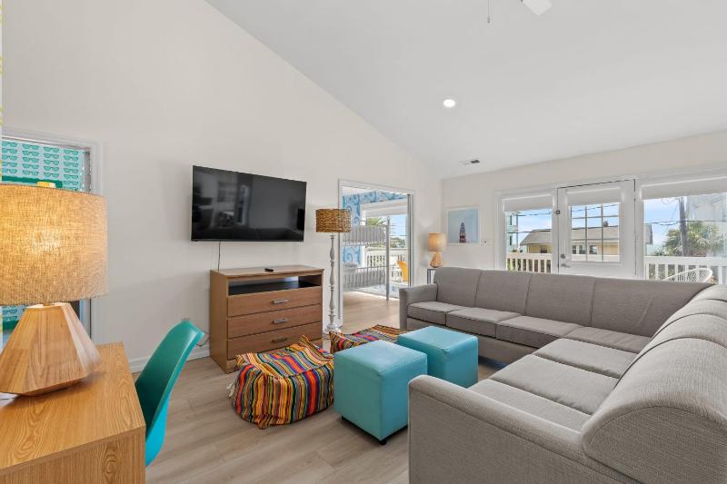 Sunshine House #1-Selfie-Friendly - Steps to Beach - image 19