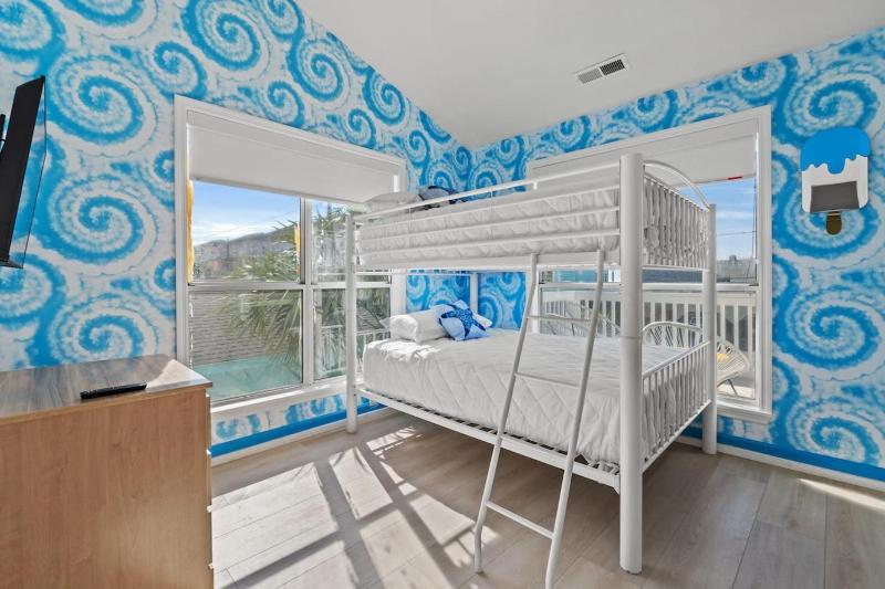 Sunshine House #1-Selfie-Friendly - Steps to Beach - image 35