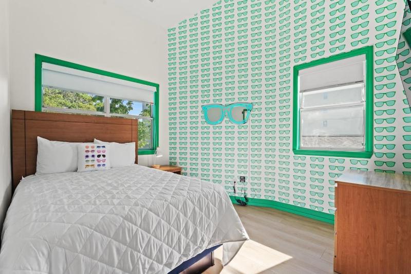 Sunshine House #1-Selfie-Friendly - Steps to Beach - image 10