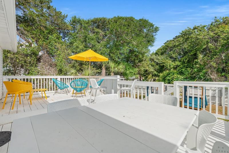 Sunshine House #1-Selfie-Friendly - Steps to Beach - image 4