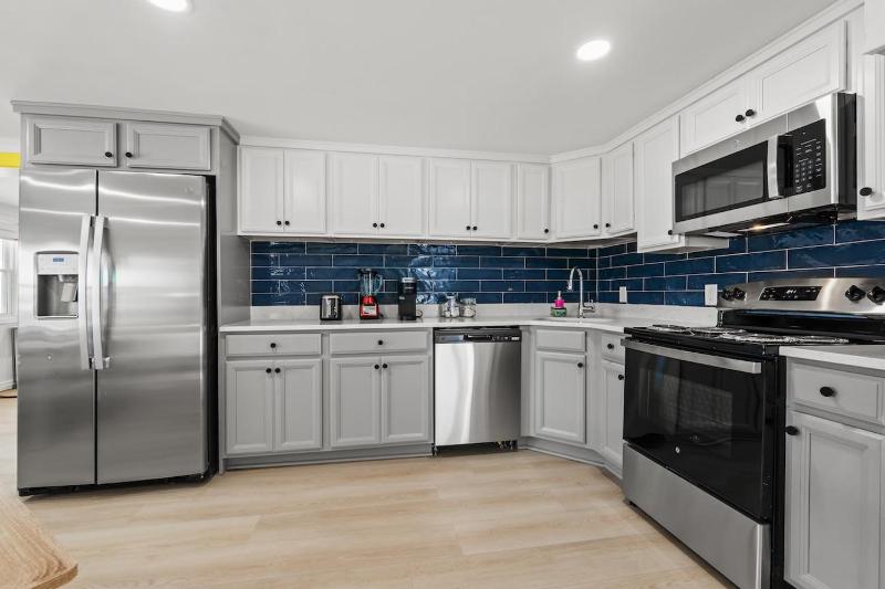 Sunshine House #2-Selfie-Friendly - Steps to Beach - image 36