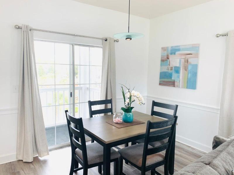 One bedroom gorgeous condo at Magnolia Place - image 8