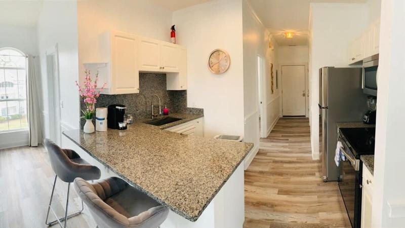 One bedroom gorgeous condo at Magnolia Place - image 10