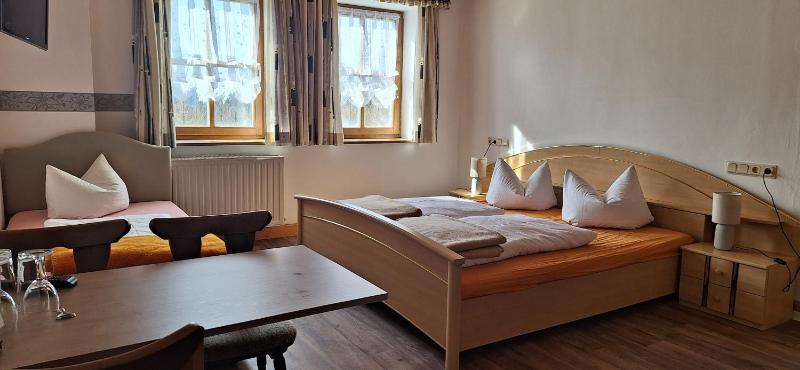 Classic Triple Room image 1