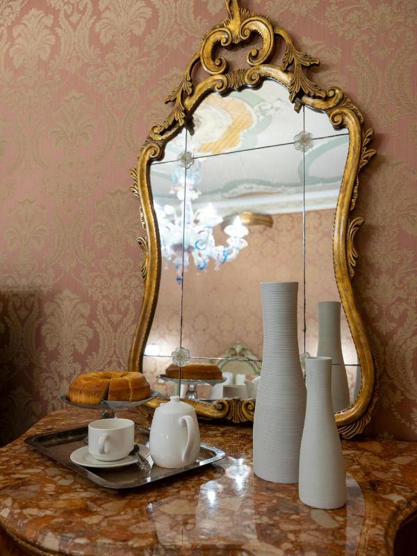 Deluxe Double or Twin Room image 3