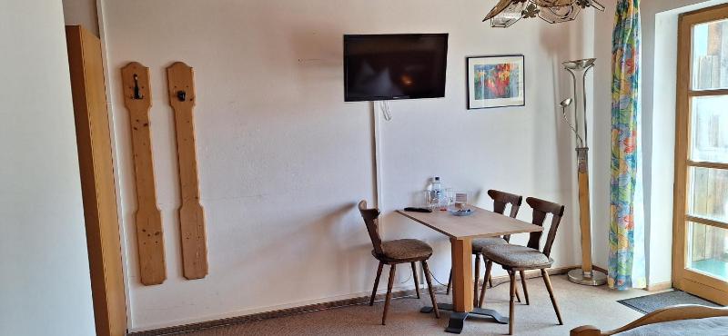 Double Room with Balcony image 4