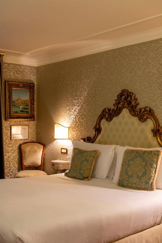 Small Double Room image 2