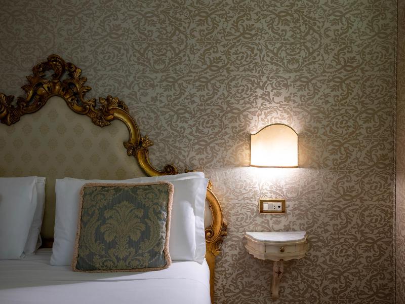 Small Double Room image 3