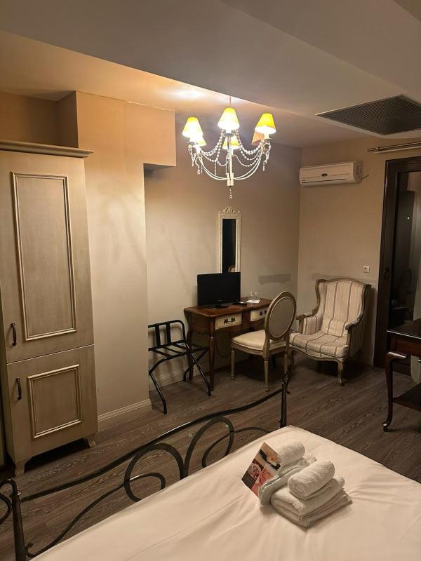Economy Double Room image 4