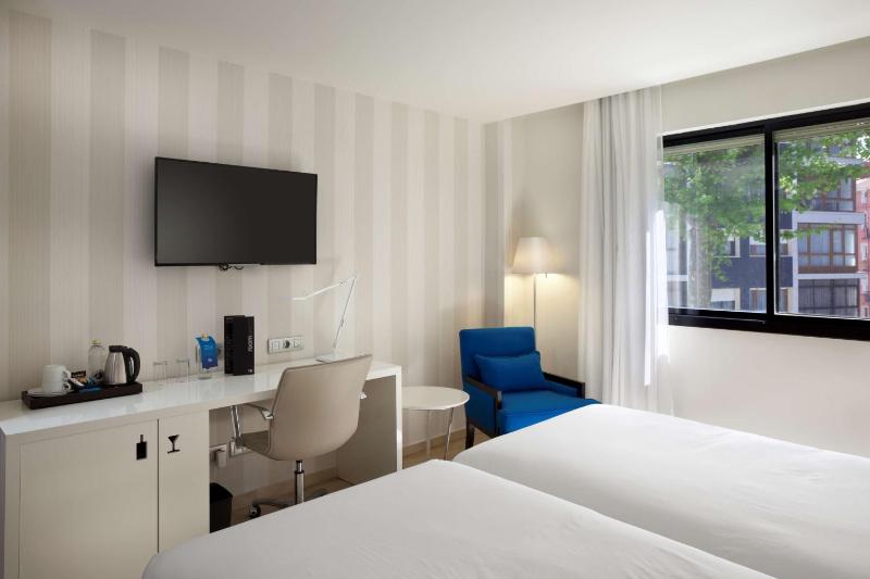 Standard Double or Twin Room image 1