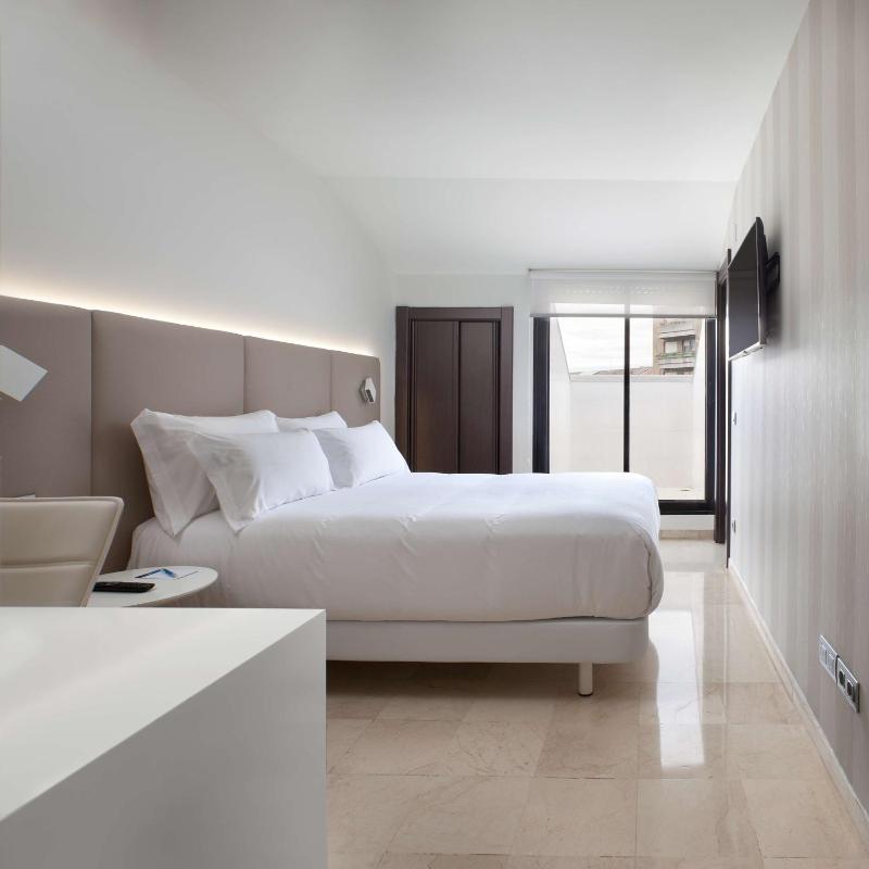 Standard Double or Twin Room image 3