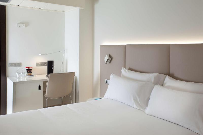 Standard Double or Twin Room image 4