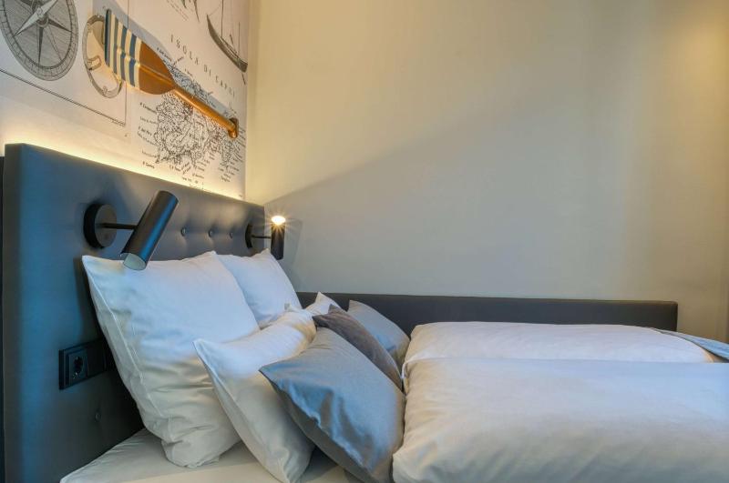 Standard Double Room image 3