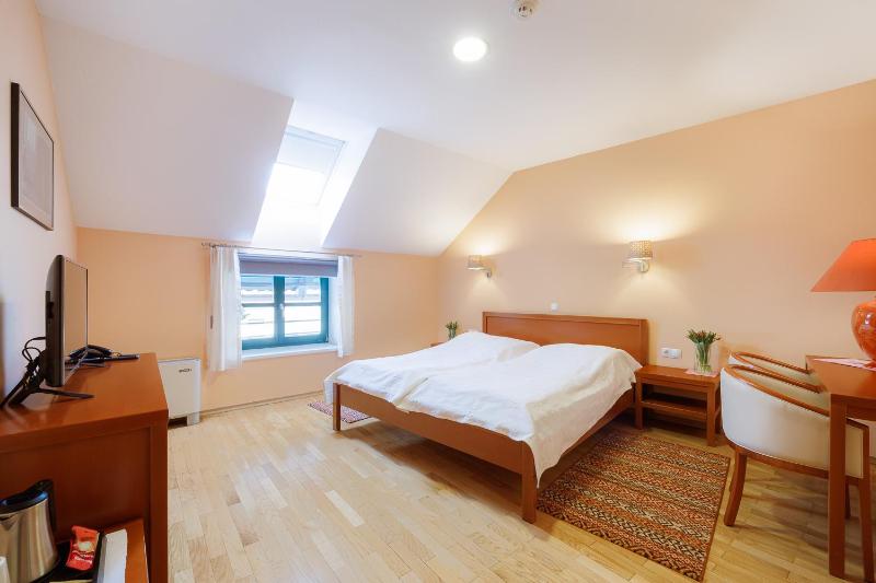 Double Room with Parking image 3