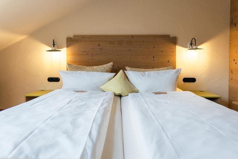 Deluxe Double Room image 2