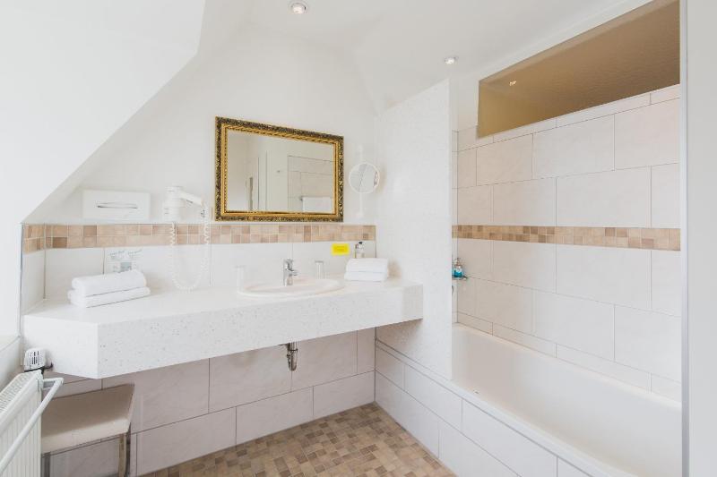Standard Double Room image 2