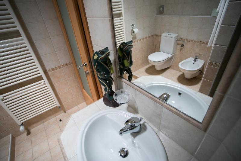 Double Room with Extra Bed image 2