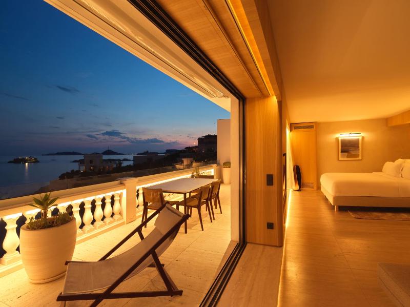 Two-Bedroom Apartment with Terrace and Sea View image 2