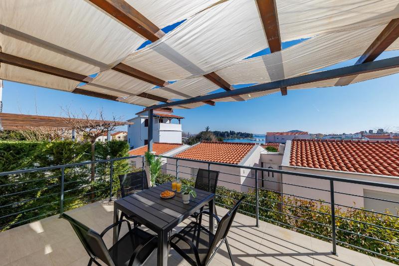 Two-Bedroom Apartment with Balcony and Sea View image 3