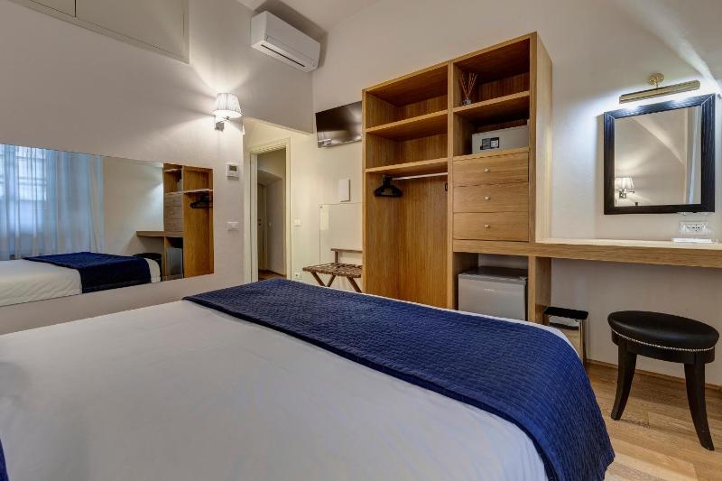 Double Room with Private Bathroom image 3