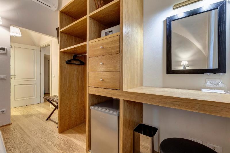 Double Room with Private Bathroom image 4