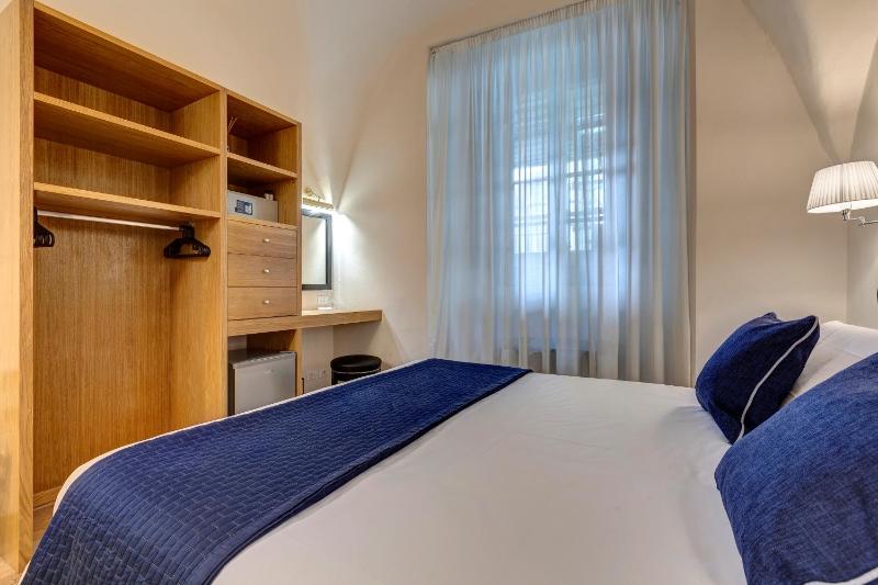 Double Room with Private Bathroom image 2