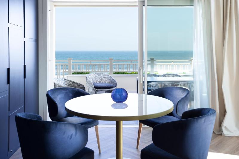 King Suite with Sea View image 4