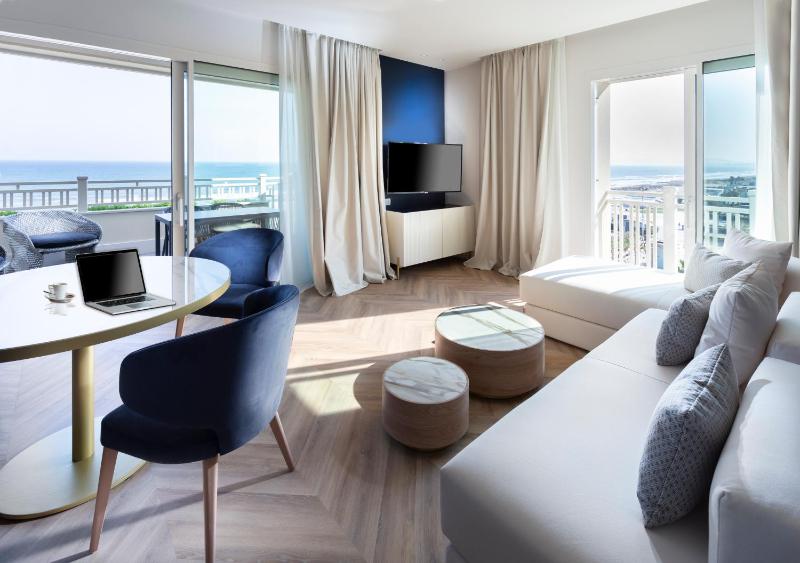 King Suite with Sea View image 3