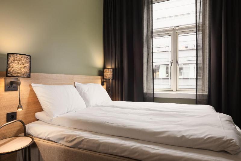 Economy Double Room image 3