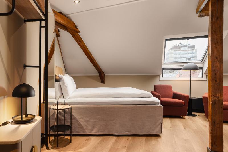 Superior Queen Room image 2