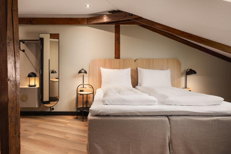 Superior Queen Room image 3