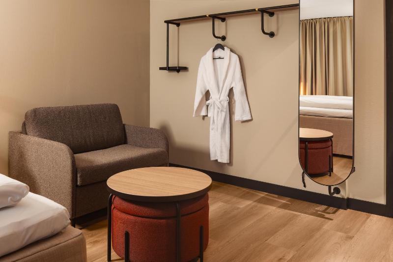 Superior Queen Room image 4