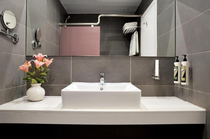 Double Room with Sea View (2 Adults + 1 Child) image 3
