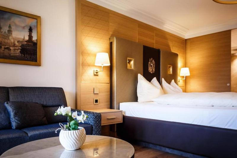 Deluxe Double Room image 3