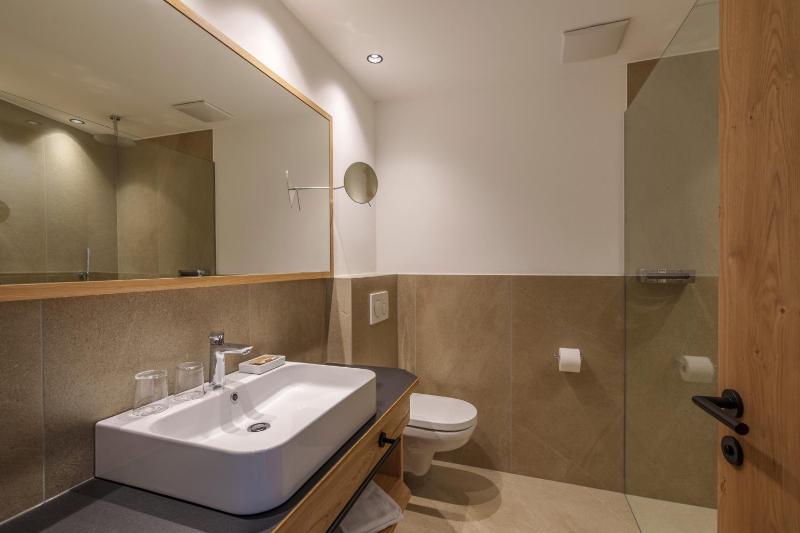 Superior Double Room with Balcony image 2