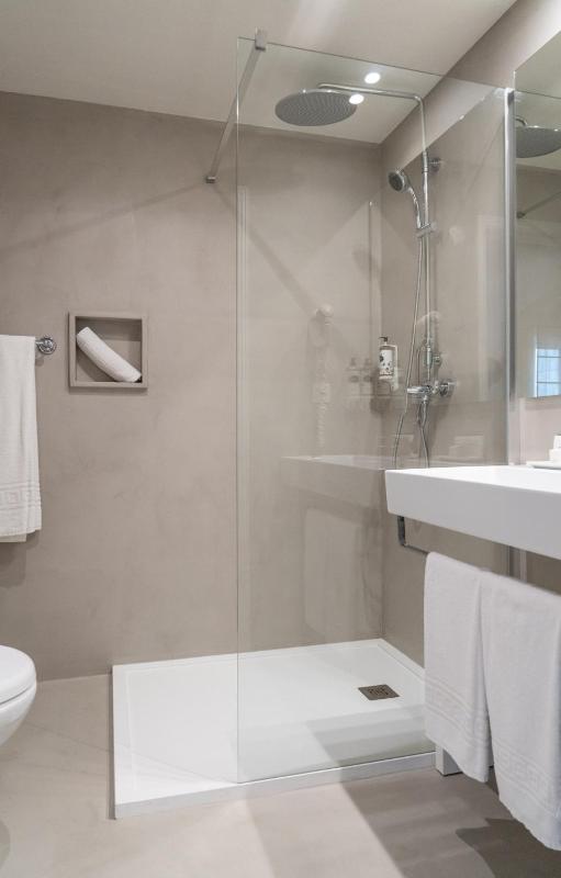 One-Bedroom Apartment image 1